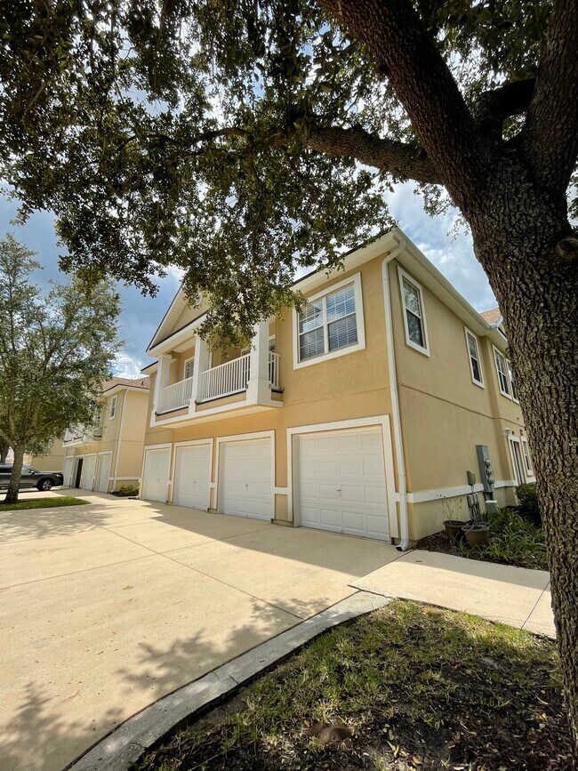 Foto del edificio - 12414 Forest Lake Cir N