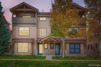 Building Photo - 717 Meadow Dr