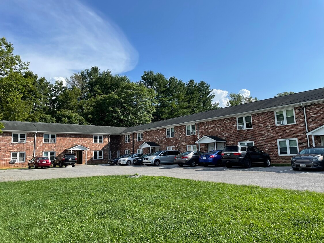 Photo - 660 College St (Christiansburg, VA)