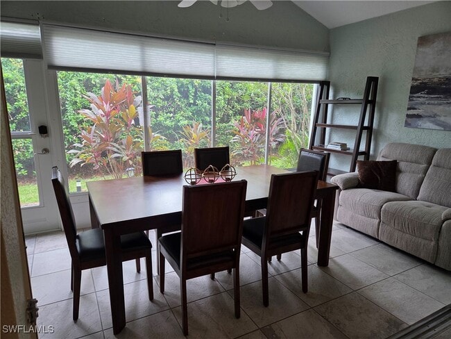 Foto del edificio - 22161 Tallwood Ct