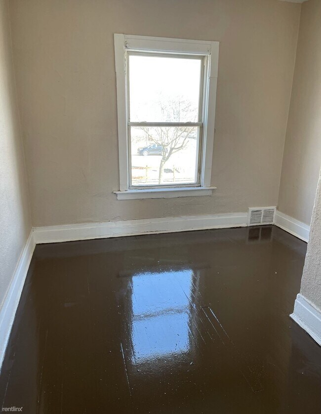 Building Photo - 3 br, 1 bath Townhome - 8411 3rd St 8411 3rd