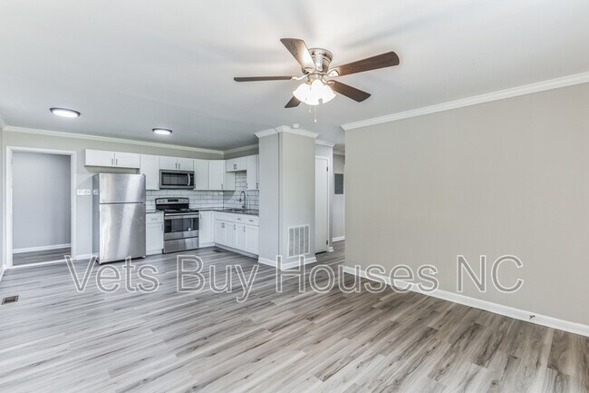 Foto del edificio - 310 Bethune Ave