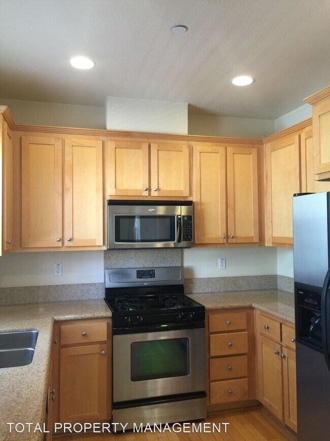 Foto del edificio - 3 br, 3 bath House - 588 AMHERST TERRACE