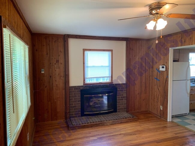 Building Photo - House near Hessel Park for sublease!