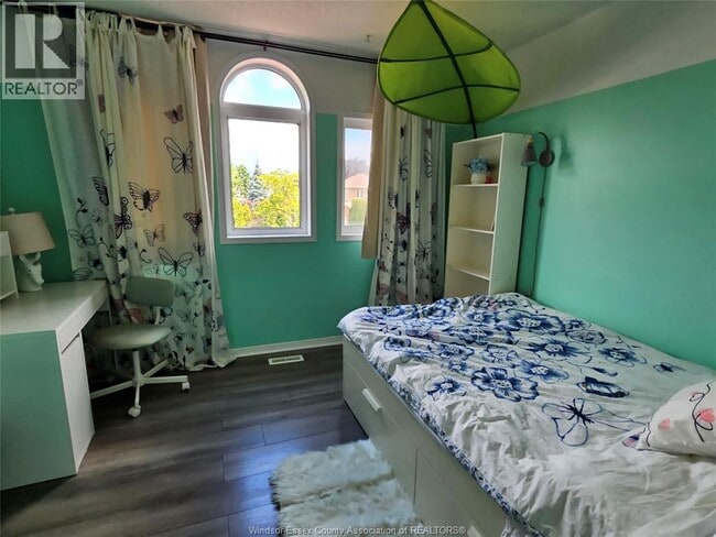 Building Photo - 983 Peach Blossom Crescent