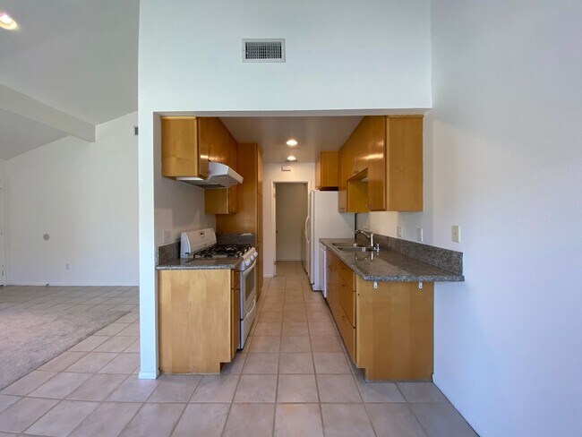Foto del edificio - 2 Bedroom, Single Story Condo With A/C!