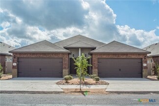 Building Photo - 746 Saengerhalle Rd