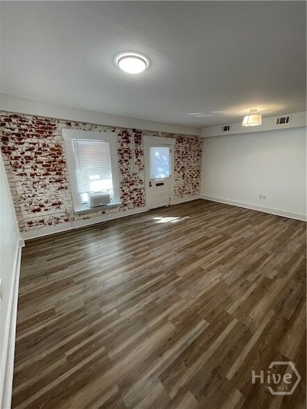 Foto del edificio - 512 E Liberty