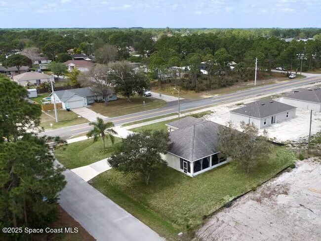 Foto del edificio - 581 Eldron Blvd SE