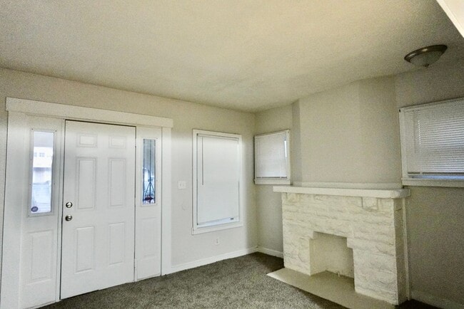 Building Photo - Amazing 3 Bedroom Home For Rent!