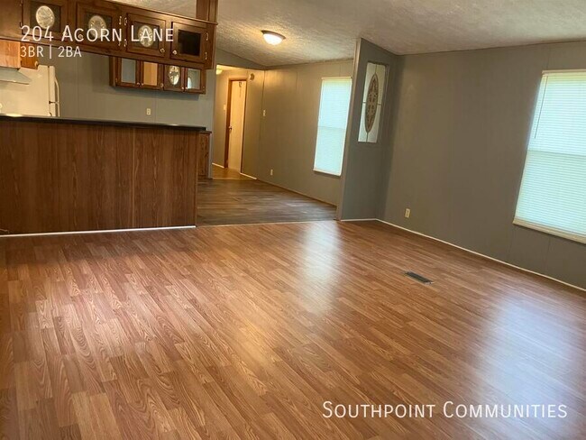 Foto del edificio - 204 Acorn Ln