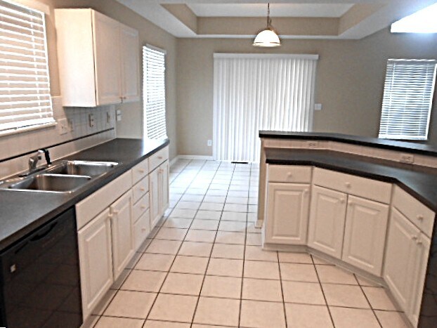 Foto del edificio - 6185 Champions Dr