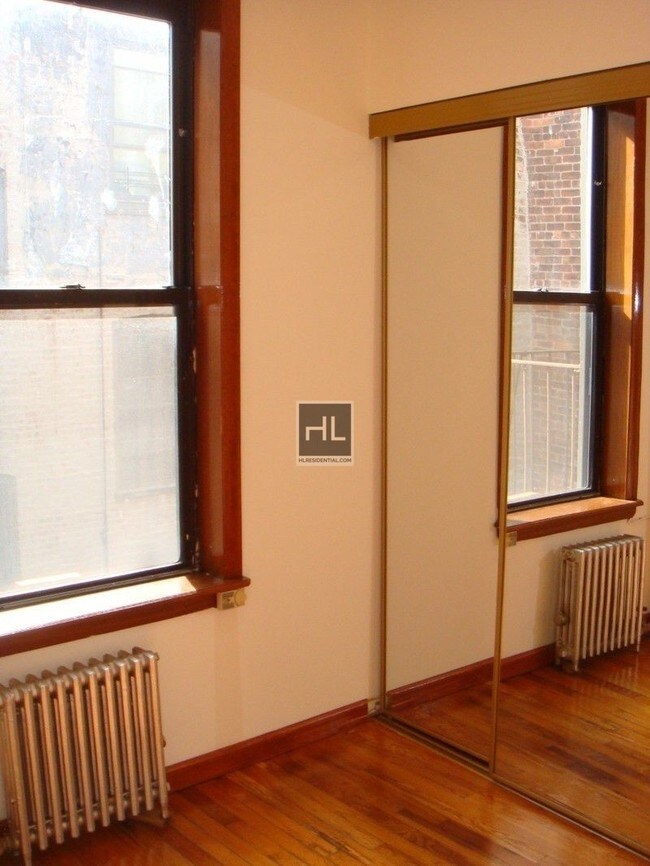 Building Photo - 210 Dahill Rd