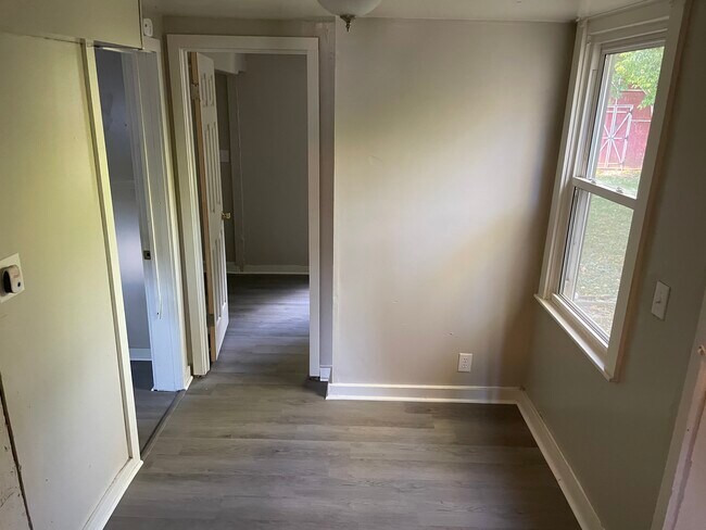Building Photo - 3311 Summerdale Ave