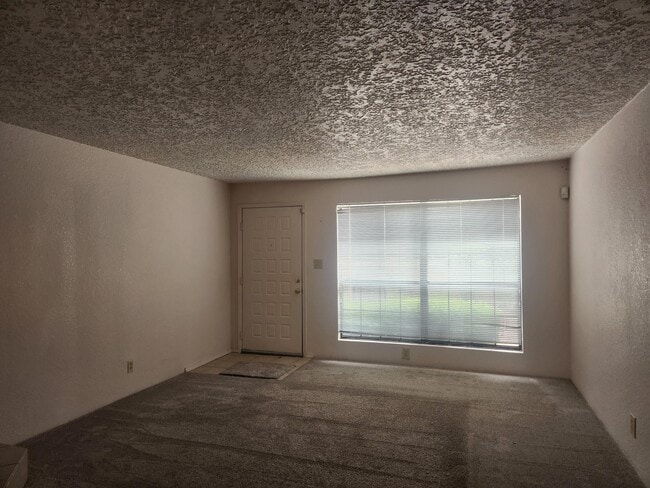 Foto del edificio - 6041 Sequoia Rd NW