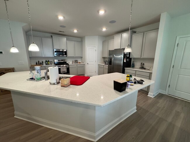 Building Photo - 551 Roseridge Dr