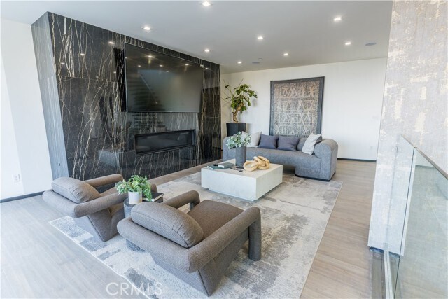 Foto del edificio - 8148 Gould Ave