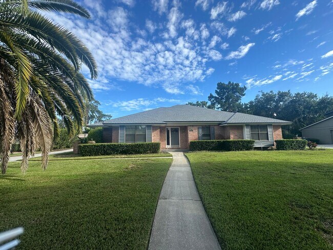 Foto del edificio - Spring Time, Cathedral Oaks, Elegant Home For Rent