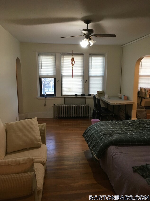 Primary Photo - 349 Pleasant St