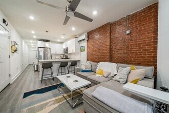 Building Photo - 1028 Hudson St