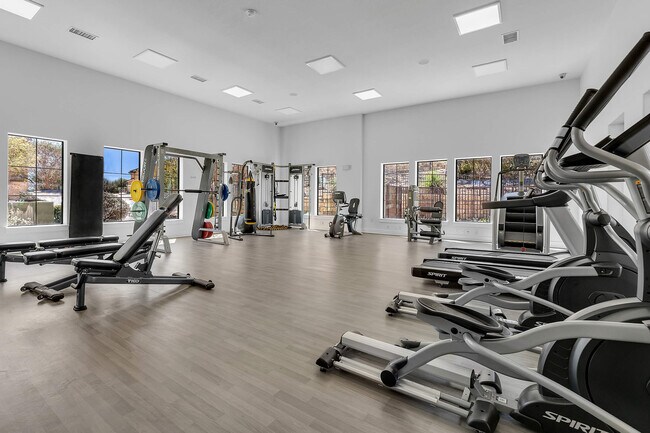 Gimnasio en Mission Hills Apartments, San Antonio, Texas - Mission Hills Apartments