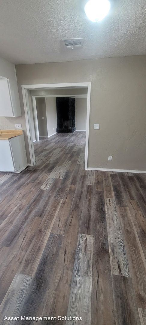 Foto del edificio - 5 br, 1.5 bath House - 616 NW 113th St.
