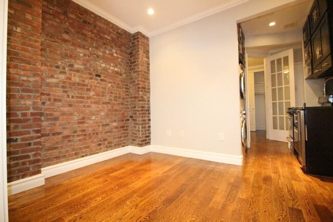 Building Photo - 139 Orchard St