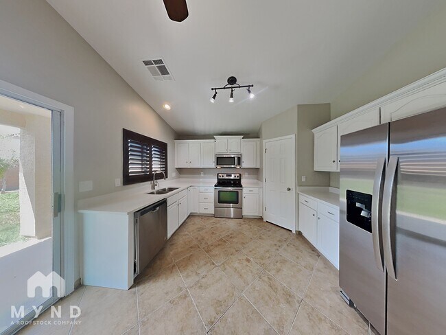 Foto del edificio - 22247 W Hadley St