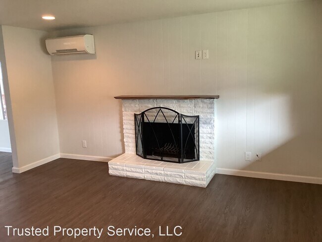 Building Photo - 3 br, 1 bath House - 348 U St