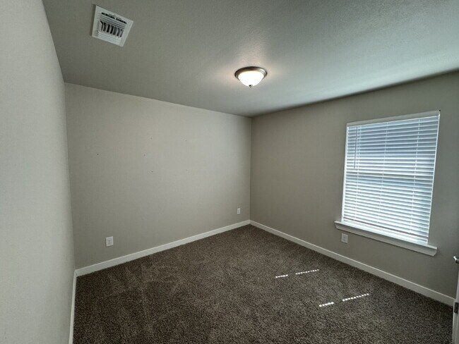 Foto del edificio - Spacious 4-bedroom, 2-bathroom Home!