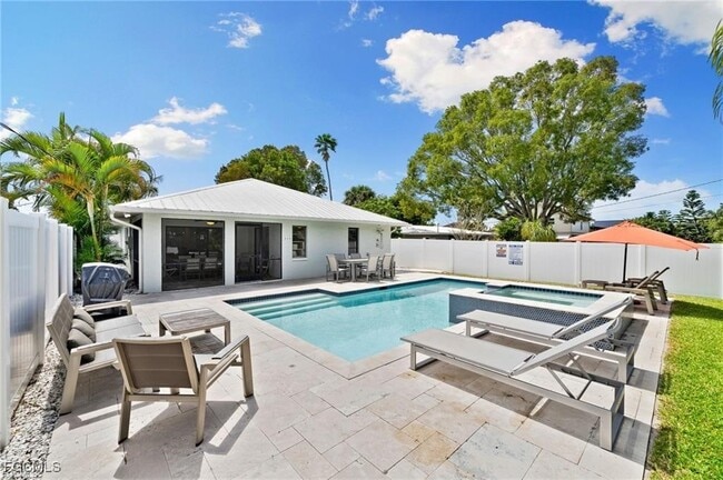 Building Photo - 521 102nd Ave N