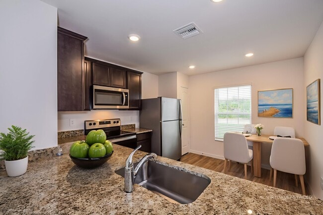 Foto del edificio - 879 Youngreen Dr
