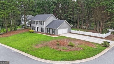 Building Photo - 2620 Valencia Dr NE