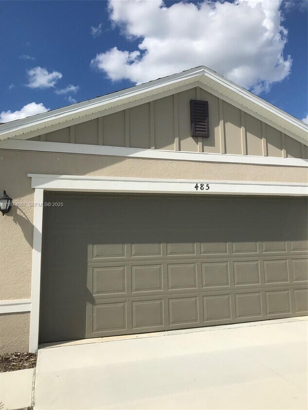 Foto del edificio - 485 Overpool Ave