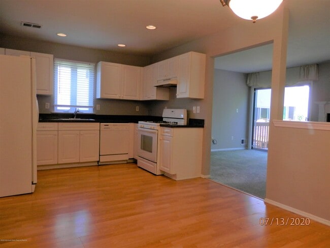 Building Photo - 58 Village Pl
