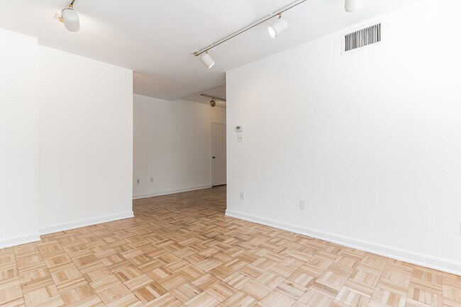 Foto del edificio - 3825 Davis Pl NW