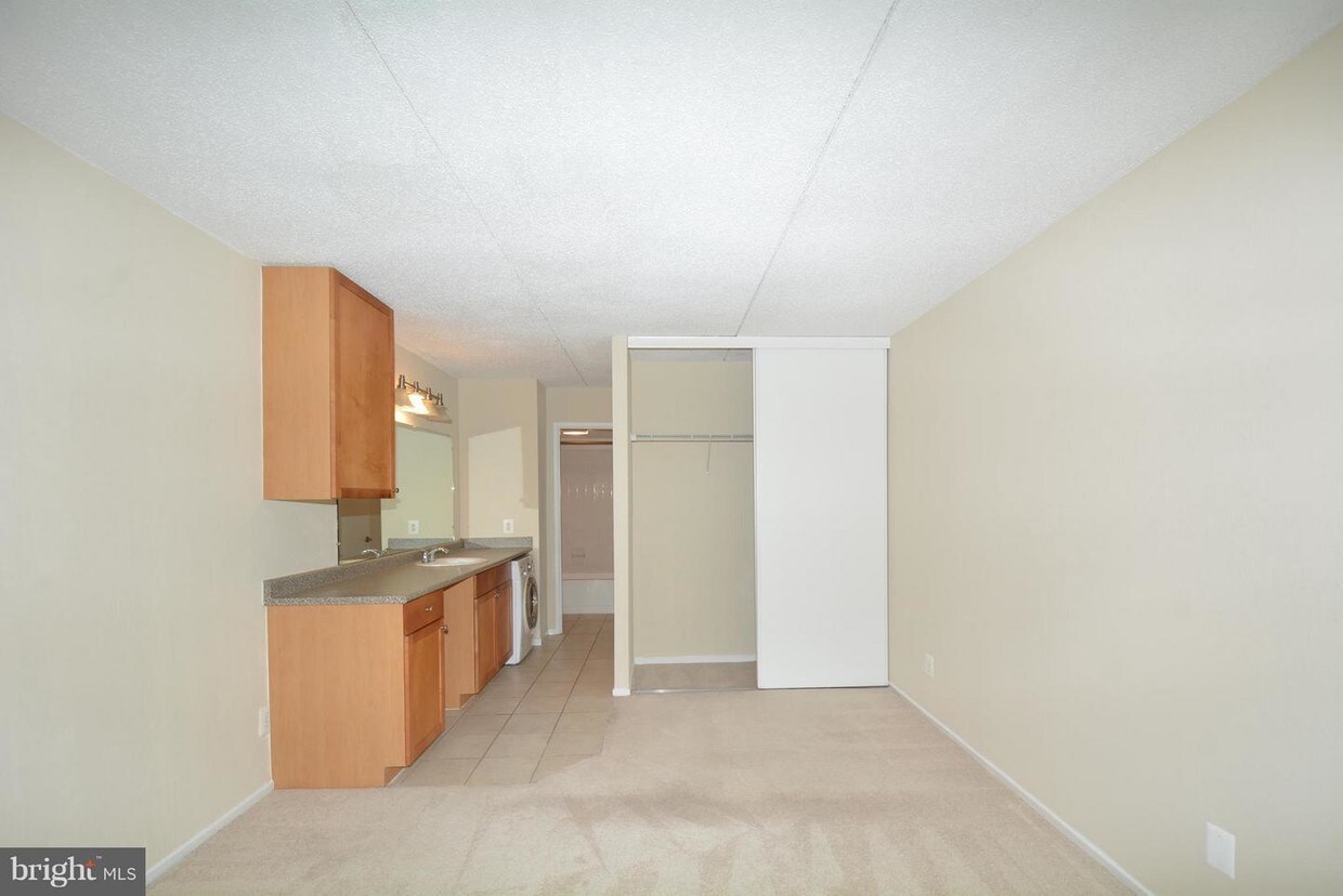 75 S Reynolds St Unit 320, Alexandria, VA 22304 Condo for Rent in