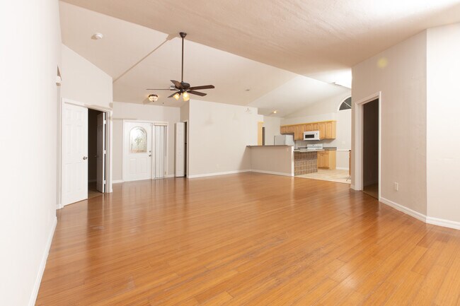 Foto del edificio - 17421 Meadow Lake Cir