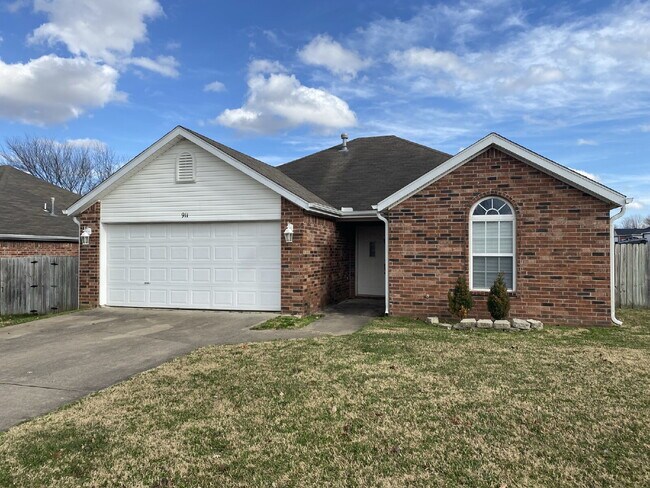 Building Photo - 911 SW Cheyenne Dr