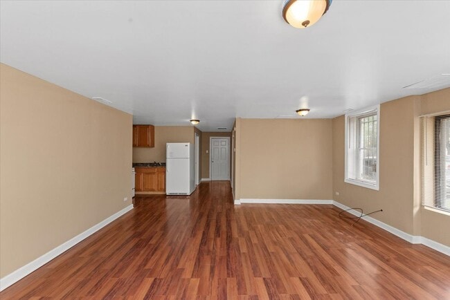 Building Photo - 3000 S Kedvale Ave