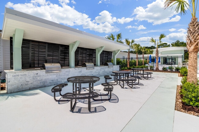 Building Photo - Trinity Villas