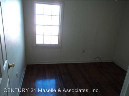 Building Photo - 1840 Kenmore Dr