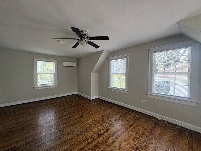 Building Photo - 142 Grove Ave