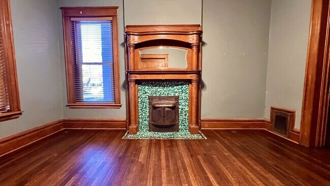 Building Photo - 1757 Vine St