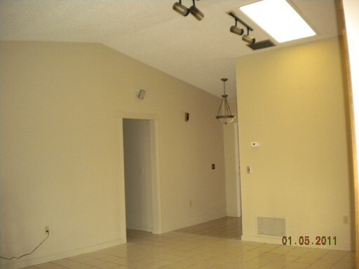 Foto del edificio - Spacious 3/2 Home with Fireplace - Downtow...