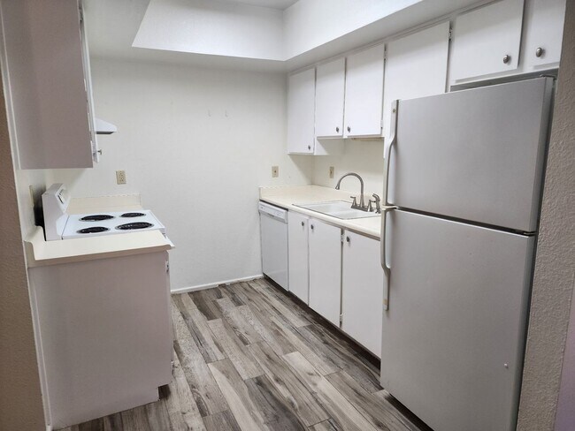 Building Photo - 2-bedroom,1 bath condo in Tempe