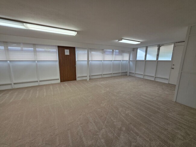 Foto del edificio - Peaceful Manoa - Spacious 3 bedroom, 2 bath single family home