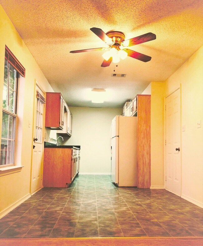 Kitchen with Breckfast Nook - 14100 Cottontail Ln