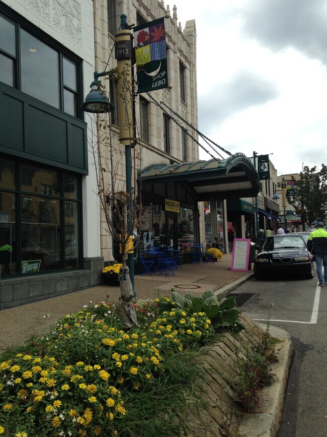 Caminata hasta el edificio - 691 Washington Rd
