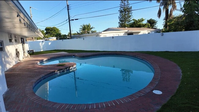 Foto del edificio - 600 NW 38th Ct